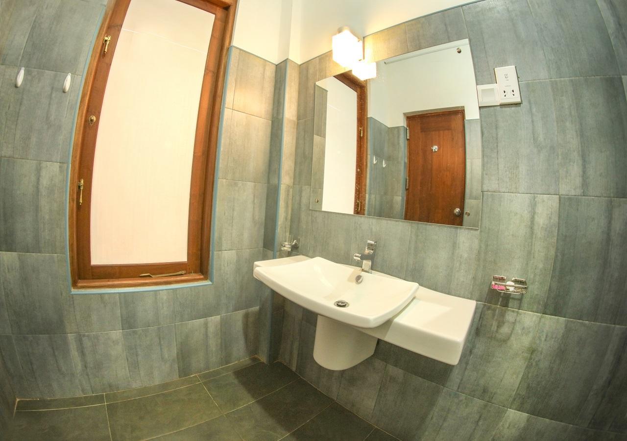 White Rose Beach Resort Marawila Exterior photo