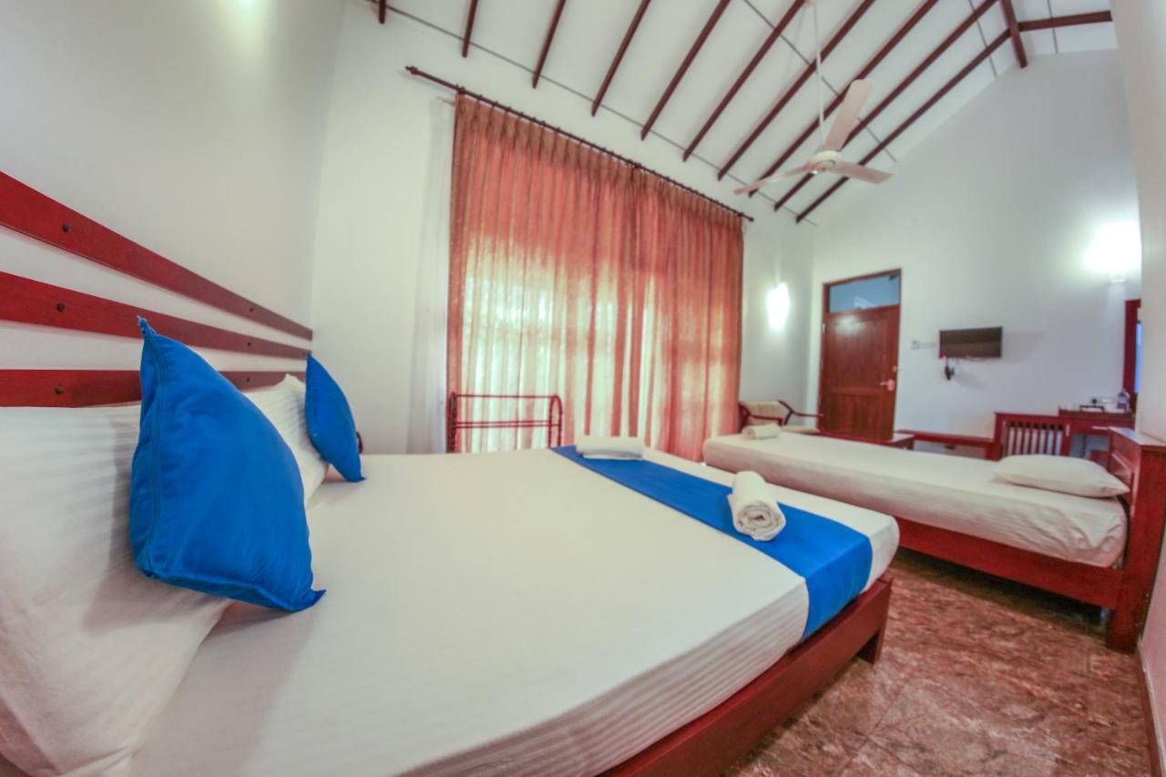 White Rose Beach Resort Marawila Exterior photo