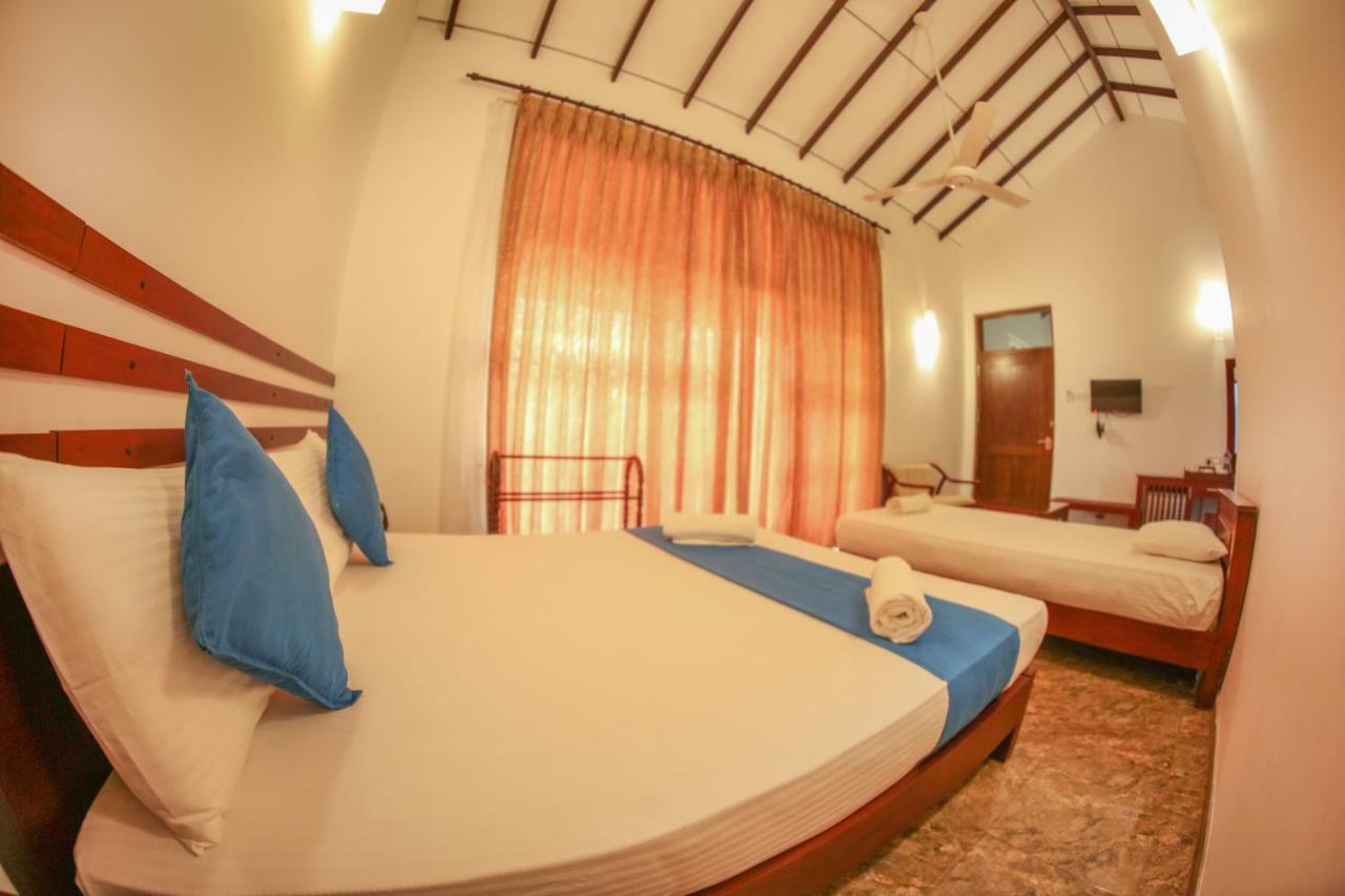 White Rose Beach Resort Marawila Exterior photo